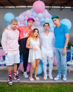 Antrax Instagram - Mi mejor amigo va a ser papá y ya sabemos que género va a ser!! 🥺🥺🥺 vayan a ver el video yaaa comenta un corazón 💖💙 si ya sabes que es 🤯🤯🤯