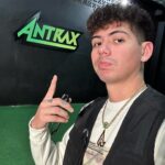 Antrax Instagram – Enero fue bueno conmigo y lo agradezco🫶🏻⚡️
1.- nuevo letrero de Antrax xd
2.- mi mami y la nova 🥹
3.- luego perdí mi chamarra 😔
4.- no se quienes eran pero estuvo cool
5.- de incógnito según xd
6.- ⚜️
7.- nueva 💎💚💎💚🔥💚💎🔥
8.- en la cima del universo
9.- 🤫👁️
Rómpanla en Febrero, muchas bendiciones y paz para tii 🫶🏻