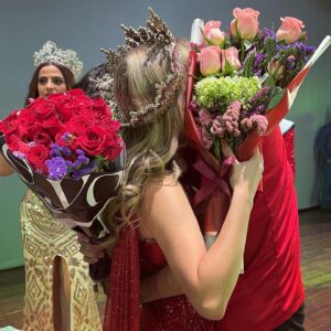 Antrax Instagram - Soñar contigo es lindo pero cumplir esos sueños es simplemente perfecto♥️ Felicidades mi Reina 🌹🌹🌹👑 @larissacuellarr
