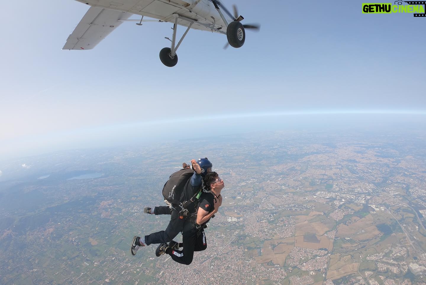 Antrax Instagram - Nunca me imagin茅 lanzarme de una avioneta en Italia 馃嚠馃嚬馃槤馃珷 No se pierdan #MissionImpossible pr贸ximamente en Cines 馃槑