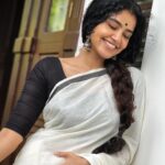Anupama Parameswaran Instagram - എല്ലാവർക്കും എന്റെ ഹൃദയം നിറഞ്ഞ ‘വിഷു’ ആശംസകൾ... 🌼🌼🌼 Happy Vishu 😇 PC @akshayeparameswaran Organised by @parameswaranerekkath Styling @sunithaparameswaran75 😂😂😂