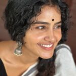 Anupama Parameswaran Instagram - എല്ലാവർക്കും എന്റെ ഹൃദയം നിറഞ്ഞ ‘വിഷു’ ആശംസകൾ... 🌼🌼🌼 Happy Vishu 😇 PC @akshayeparameswaran Organised by @parameswaranerekkath Styling @sunithaparameswaran75 😂😂😂
