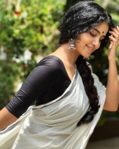 Anupama Parameswaran Instagram - എല്ലാവർക്കും എന്റെ ഹൃദയം നിറഞ്ഞ ‘വിഷു’ ആശംസകൾ... 🌼🌼🌼 Happy Vishu 😇 PC @akshayeparameswaran Organised by @parameswaranerekkath Styling @sunithaparameswaran75 😂😂😂