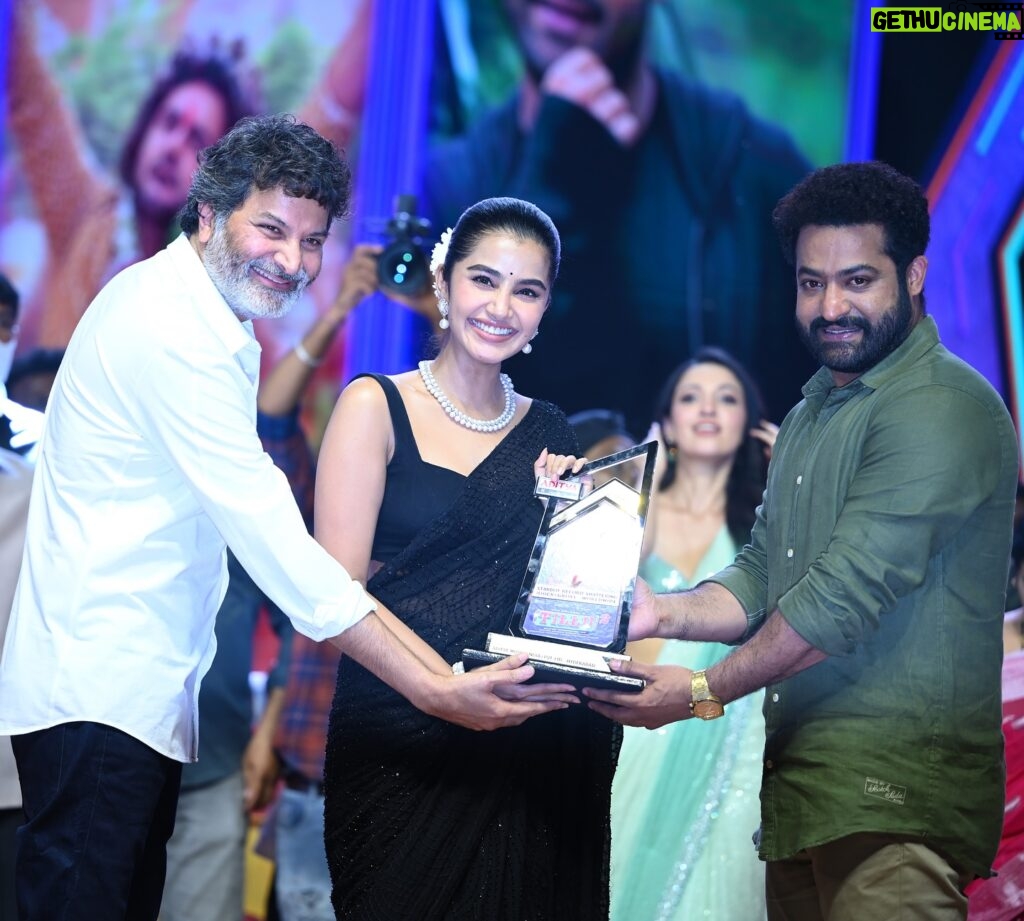 Anupama Parameswaran Instagram - Eight years ago in 2016, I found myself on this stage alongside the iconic Trivikram Garu. From not knowing anything during the pre-release event of ‘A Aa’ to the groundbreaking success of ‘Tillu Square’, life has truly come a full circle. Trivikram Garu, your guidance has been instrumental in shaping my journey in Telugu cinema. Heartfelt thanks to you sir. NTR Gaaru, the epitome of mass appeal, has always mesmerized me with his unparalleled talent, from his acting finesse to his mesmerizing dialogue delivery. Sharing the stage with him was an absolute blessing, and I dream of witnessing his magic unfold live one day. Can’t wait to stand up and clap for Devara 🔥🔥🔥 And to my incredible Tillu Team, thank you for reminding me yet again that dreams do come true. I love you guys!♥️