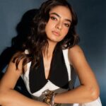 Anushka Sen Instagram - up close 😉 . Makeup and hair @makeupbysalonij @hairbyradhika 📸 @miteshsphotography Styling @stylingbyvictor @sohail__mughal___ Jewellery @ishhaara @ascend.rohank