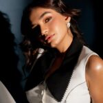 Anushka Sen Instagram - up close 😉 . Makeup and hair @makeupbysalonij @hairbyradhika 📸 @miteshsphotography Styling @stylingbyvictor @sohail__mughal___ Jewellery @ishhaara @ascend.rohank
