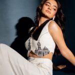 Anushka Sen Instagram - up close 😉 . Makeup and hair @makeupbysalonij @hairbyradhika 📸 @miteshsphotography Styling @stylingbyvictor @sohail__mughal___ Jewellery @ishhaara @ascend.rohank