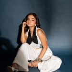 Anushka Sen Instagram - Asmara days ☁️🌟 . Makeup and hair @makeupbysalonij @hairbyradhika 📸 @miteshsphotography Styled by @stylingbyvictor @sohail__mughal___ Outfit @orthodox_design Heels @londonrag_in Styling team @styleby_antara @sanzimehta777 Jewellery @ishhaara @ascend.rohank