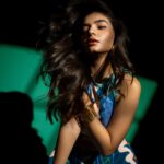 Anushka Sen Instagram - a different perspective 🧜‍♀️ . Makeup and hair @hairbyradhika @makeupbysalonij 📸 @miteshsphotography Styled by @stylingbyvictor @sohail__mughal___ Outfit @advait_in Heels @londonrag_in Styling team @styleby_antara @sanzimehta777 Jewellery @ananaofficial @the_antrang_jewels