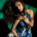 Anushka Sen Instagram - a different perspective 🧜‍♀️ . Makeup and hair @hairbyradhika @makeupbysalonij 📸 @miteshsphotography Styled by @stylingbyvictor @sohail__mughal___ Outfit @advait_in Heels @londonrag_in Styling team @styleby_antara @sanzimehta777 Jewellery @ananaofficial @the_antrang_jewels