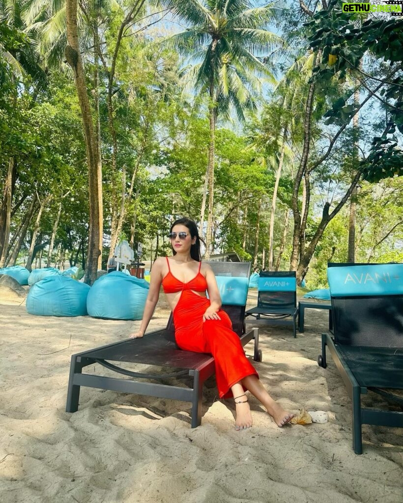 Anusmriti Sarkar Instagram - Hello summer 🤍✨🧿🧿 #throwback #picoftheday #red #phuket #thailand #as #anusmriti #anusmritisarkar #tbt