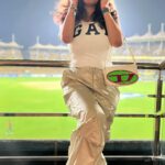 Anveshi Jain Instagram - It’s a treat to watch DHONI play LIVE ❤️❤️🩷🩷🩷