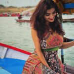 Anveshi Jain Instagram - प्रयागस्य पवेशाद्वै पापं नश्यति: तत्क्षणात्।” — प्रयाग में प्रवेश मात्र से ही समस्त पाप कर्म का नाश हो जाता है । प्रयागराज, उत्तर प्रदेश के बड़े जनपदों में से एक है। यह गंगा, यमुना तथा गुप्त सरस्वती नदियों के संगम पर स्थित है | संगम स्थल को त्रिवेणी कहा जाता है | The Triveni Sangam in Prayagraj is believed to be the same place where drops of Nectar fell from the pitcher, from the hands of the gods. So it is believed that a bath in the Sangam will wash away one’s sins and will clear the way to heaven. इस स्थान पर कलश से अमृत की बूदें छ्लकी थी इसी कारण लोगों का विश्वास है कि संगम में स्नान करने से सारे पाप धुल जाते है | Kya aapne triveni sangam dekha hai ?
