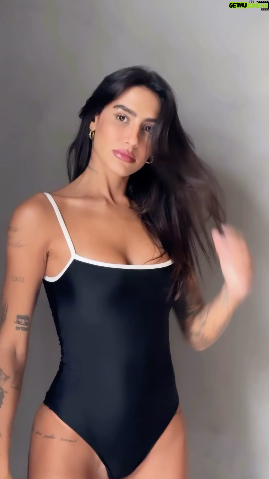 Any Borges Instagram - Aproveite para fazer suas compras do Carnaval com @sheinofficial @sheinbrasil ! ✨ A SHEIN tá com uma super novidade: agora, compras internacionais até $50 têm parte das despesas cobertas! Mas ó, só pra quem tá com o app atualizado, viu? 📱💖 Carnaval ofertas SHEIN = match perfeito! Até 85% off pra você arrasar! 🎭🎉 Não esquece de usar meu código: ANYBC10 para descontos exclusivos. Arrasem! #carnavalshein24 #sheinbrasil #shein #NaSHEINtem #SHEINforAll #ad