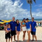 Any Borges Instagram - Nessa viagem de aniversário, tô curtindo muito, sabe? Tudo do jeitinho que eu amo. Praia, risadas com a família, comida simples, lugares surreais. Era exatamente o que eu tava precisando agora 😎☀️🌴