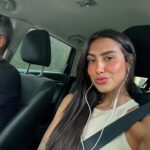 Any Borges Instagram - Essa sou eu quase todos os dias indo para o trabalho no meio do caos que é o trânsito de São Paulo, estudando e pensando em estratégias para expandir meu negócio é aumentar as vendas. O que você tem feito de produtivo no seu dia a dia? Foco que o resultado vem 🚀