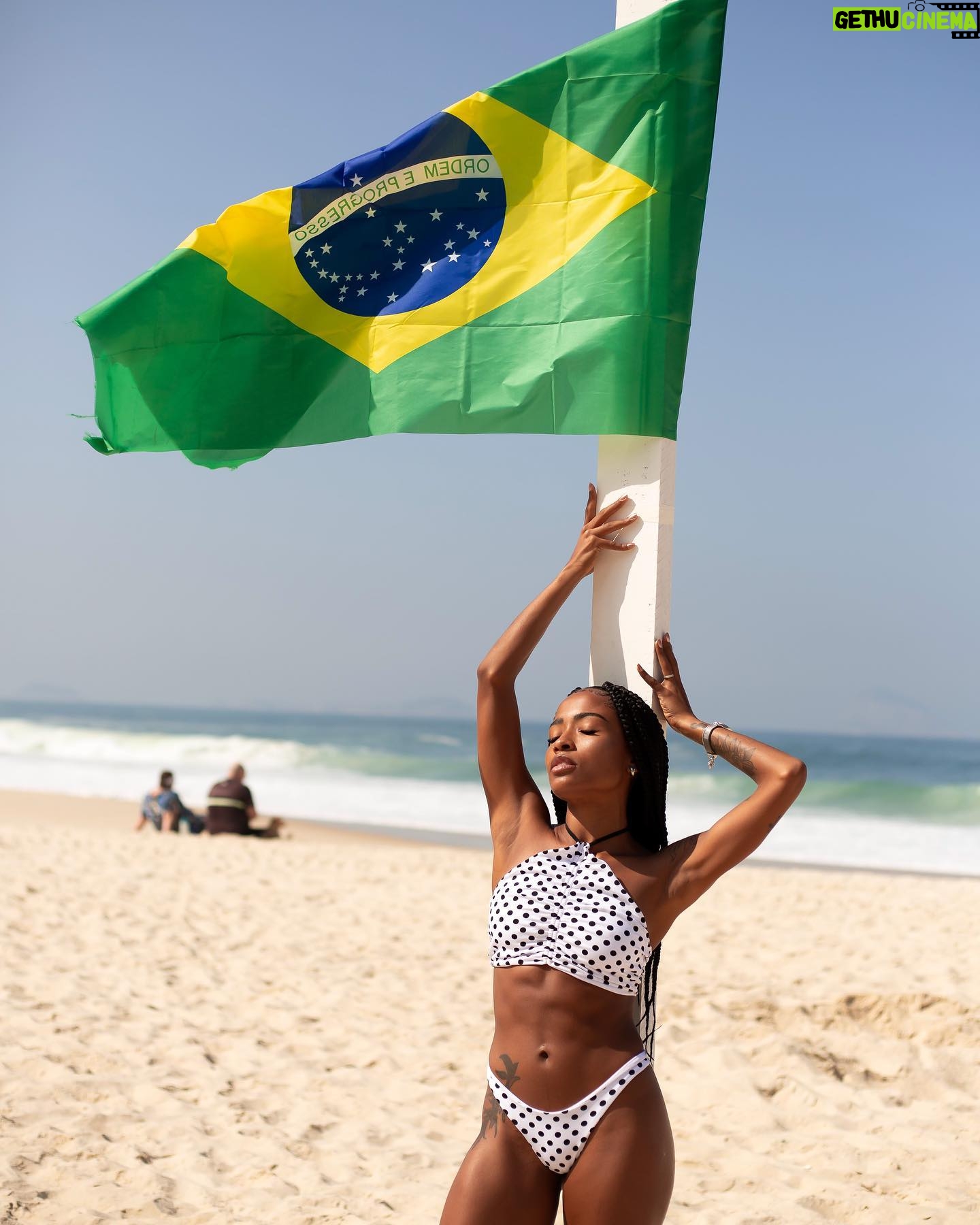 Any Borges Instagram - Pontos de elegância, ousadia e peças autorais se encontram na Coleção Hype Dot ❤️🤍 disponível no Site 🔥