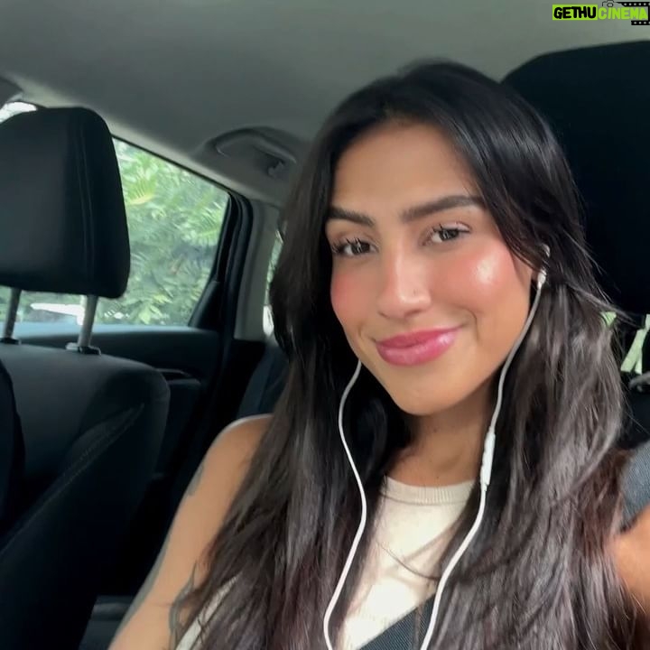 Any Borges Instagram - Essa sou eu quase todos os dias indo para o trabalho no meio do caos que é o trânsito de São Paulo, estudando e pensando em estratégias para expandir meu negócio é aumentar as vendas. O que você tem feito de produtivo no seu dia a dia? Foco que o resultado vem 🚀