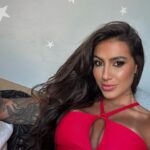 Any Borges Instagram – Lançar uma New Collection no caos que a minha vida tá… não foi nada fácil 
Maaaas missão dada é missão cumprida ☑️
Modelos autorais, queridinhos e muita sustentação 👙
Aguardem Coleção NY 🗽