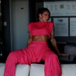 Any Borges Instagram - Acorda! Coloca a sua melhor roupa Corra atrás dos seus objetivos Confia no processo Seja grato 🙏🏽 O conjunto perfeito é da @byleticialage