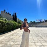 Any Borges Instagram - Passei um tempo da minha vida ocupando minha mente para silenciar a voz do meu coração. De um tempo para cá, passando mais tempo com meus pais e viajando com a terceira idade, compreendi o verdadeiro valor da vida. Tudo que está relacionado ao amor, às pessoas e aos relacionamentos construídos ao longo da vida com o coração, tem uma importância única. Ainda dá tempo de você parar de abandonar pessoas por medo de ser abandonado novamente.