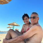 Any Borges Instagram - Passei um tempo da minha vida ocupando minha mente para silenciar a voz do meu coração. De um tempo para cá, passando mais tempo com meus pais e viajando com a terceira idade, compreendi o verdadeiro valor da vida. Tudo que está relacionado ao amor, às pessoas e aos relacionamentos construídos ao longo da vida com o coração, tem uma importância única. Ainda dá tempo de você parar de abandonar pessoas por medo de ser abandonado novamente.