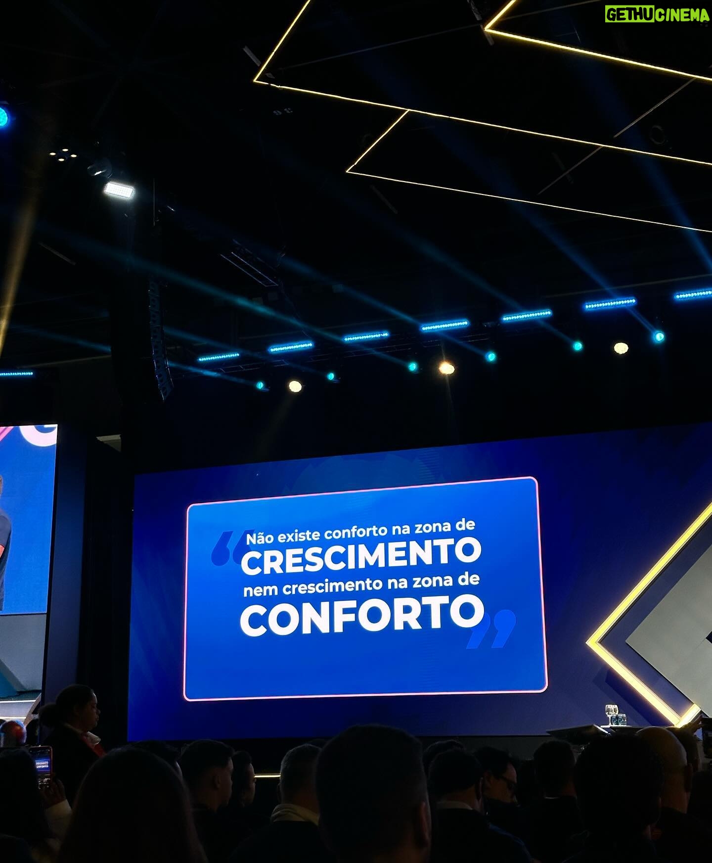 Any Borges Instagram - O que foi a minha semana??? 💥🚀 Uma semana repleta de bênçãos e compromissos incríveis. Entre aprendizados e conquistas, sinto que estou no caminho certo. Que esta próxima semana seja igualmente abençoada, repleta de oportunidades e realizações. 🙏🏽