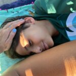 Any Borges Instagram - Nessa viagem de aniversário, tô curtindo muito, sabe? Tudo do jeitinho que eu amo. Praia, risadas com a família, comida simples, lugares surreais. Era exatamente o que eu tava precisando agora 😎☀️🌴