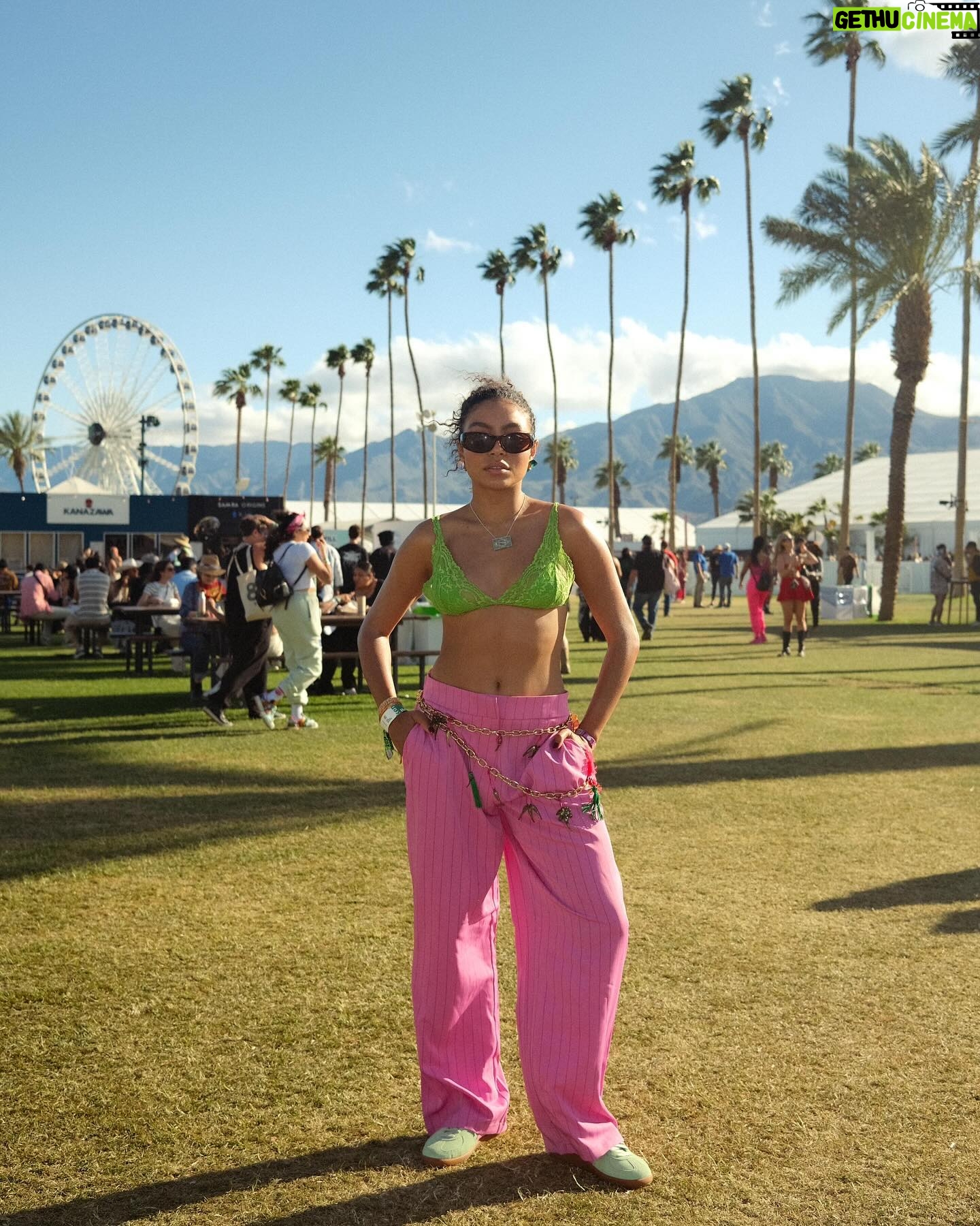 Any Gabrielly Instagram - COACHELLA DAY 3 🌴