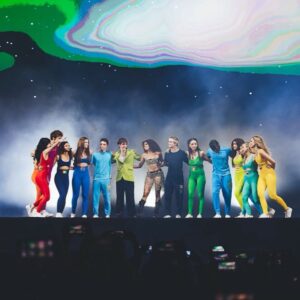 Any Gabrielly Instagram - 🇧🇷✨5 anos celebrados em uma noite✨🇧🇷
Obrigada a todos que cantaram comigo com todo o coração, que vieram nos ver nas portas dos hotéis, passaram horas fazendo presentinhos e cartinhas, que me deixaram uma mensagem de apoio tanto para o show quanto para o resto da minha carreira. Eu NUNCA vou me esquecer dessa noite e vocês são a peça principal disso tudo.

Pra equipe maravilhosa que fez com que esse momento fosse perfeito: OBRIGADA. Das luzes, ao som, a segurança, a produção, aos estilistas, montagem de palco, coreógrafos e todas as outras pecinhas que fazem parte disso tudo. Terão um post de agradecimento especial assim que a tour acabar, ainda tem dois shows UHUUUU. 

Thank you so much Brazil!!! And Portugal…get ready, the #ForeverUnitedTour is coming your way ✨🇵🇹🤍