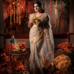 Aparna Balamurali Instagram - Happy Vishu ❤️ MUAH: @parvathyrajsmakeupstudio Photography: @akhilskiran Outfit: @kasavu_by_khajuraho Accessories: @meralda.jewels Location: @thewindsorcastlekottayam