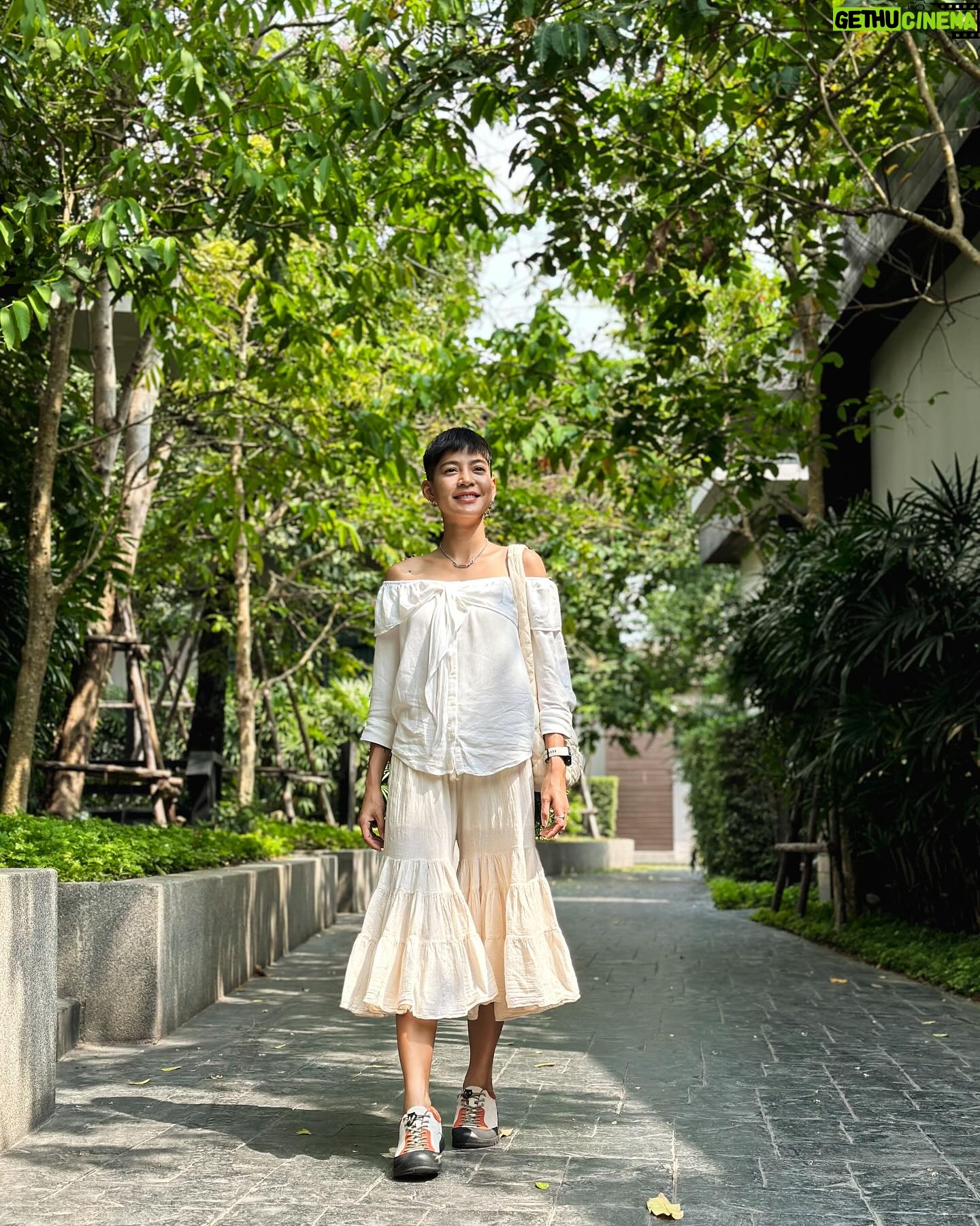 Apinya Sakuljaroensuk Instagram - 🫧🤍walk more , live longer @element72_thailand @keenthailand