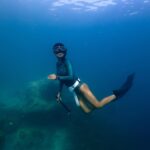 Apinya Sakuljaroensuk Instagram - ขึ้นมาหายใจไม่ทันไร 🧜🏼‍♀️ คิดถึงน้ำอีกแล้ว #ขอให้ทะเลโอบกอดเรา #BlueProdigy