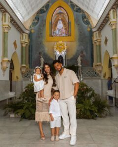 Arán de las Casas Instagram - Un día inolvidable para nuestra familia 🙏🏻 Finalmente bautizamos a nuestros chiquitos como siempre lo soñamos, en la basílica de la Virgen del Valle, en nuestra amada isla de Margarita, que siempre ha sido muy especial en nuestra historia de amor 🫶🏻 Gracias a nuestros amigos y padrinos por formar parte de este día tan importante para nosotros ✨ Les gustaría ver un poco más ?? 📸 @fotodanielmarin