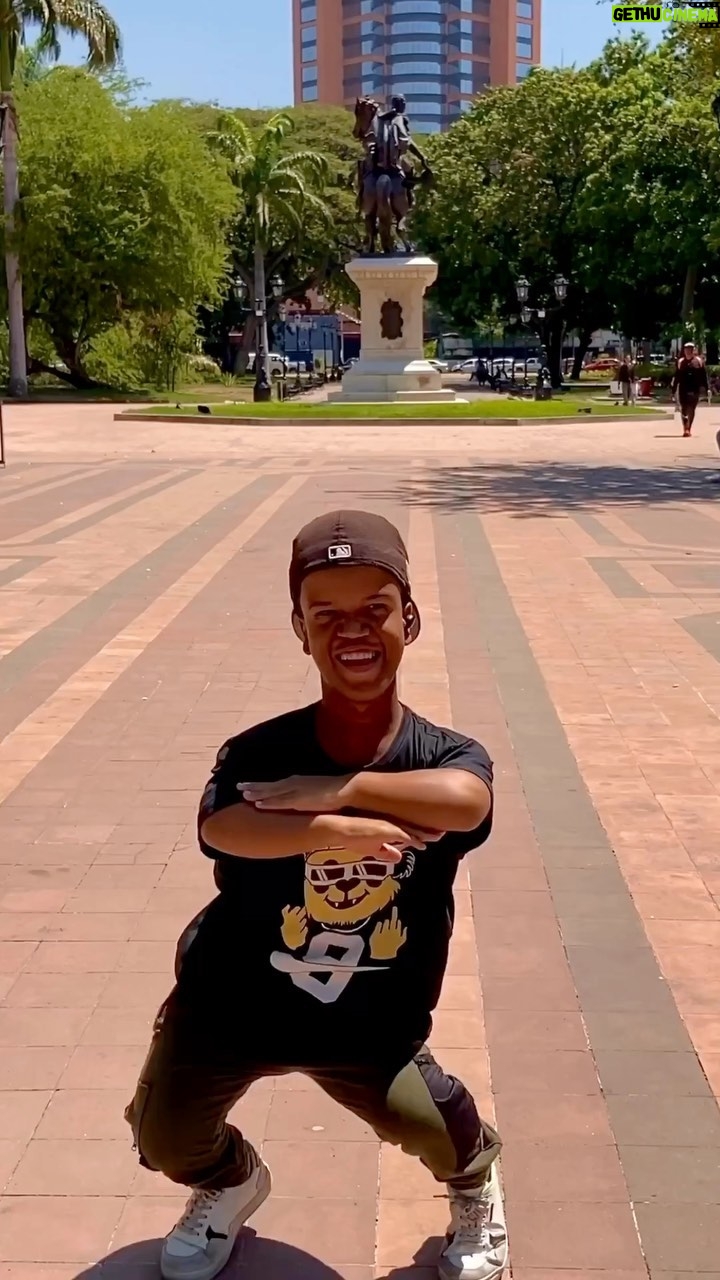 Arán de las Casas Instagram - CUANTOS LIKE PARA EL ? ❤️ #MifavoritaMania USTEDES DECIDEN CON SUS LIKE 👀. Únete a #MiFavoritaMania que trae unos PREMIOS 🏆increíbles para los videos más creativos 🥇1er Lugar: 2 pasajes para Madrid (Ccs-Madrid / Madrid-Ccs ) con @aerolineasestelar 🛫 🥈2do Lugar: 1 IPHONE 15 128gb con @soytechno_ve 📱 🥉3er Lugar: Un día con tus 20 personas favoritas en @metroparkve 🎡 Solo debes seguir 2 PASOS: ⬇️⬇️ 1- Lúcete con tu video más creativo usando el audio oficial ```Mi Favorita 🫶🏻```AranOne ft Blackie&Lois ( trend oficial, coreografía , cover, MakeUp, Actuación, Arte, etc) 2- SEGUIR @aerolineasestelar @soytechno_ve @metroparkve @aranone @lois @blackie ¡Listo ya estás participando! 🎉 - IMPORTANTE debe ser contenido exclusivo creado para MiFavorita 🫶🏻 y colocar el HT #MiFavoritaMania - Postearemos en nuestro feed los mejores y más creativos y el público decidirá con sus votos dándole Like ❤️ a Su Favorit@🫶🏻✨( Así que activa a toda tu comunidad para que te apoyen) Los ganadores serán elegidos el domingo 10 de Marzo a las 6:00PM ⏰ No pierdas tiempo, participa ya y que comience #MiFavoritaMania 🫶🏻✨