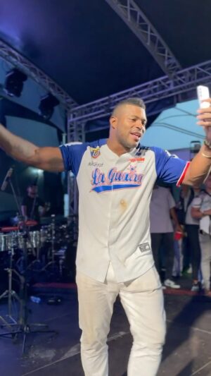 Arán de las Casas Instagram - KE NIVEL TIBURONES 🦈 @yasielpuig , mi respeto y admiración caballo 🫡⚾️🦈