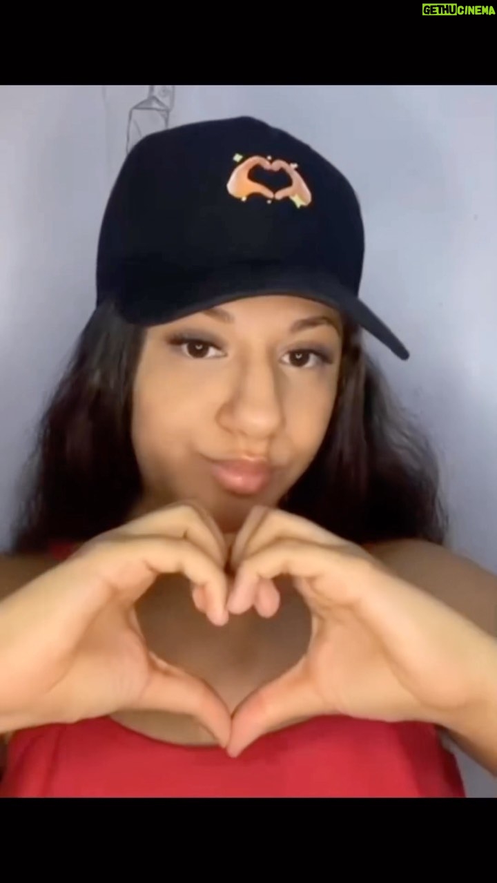 Arán de las Casas Instagram - CUANTOS LIKE PARA ELLA ? 😍🫶🏼✨ #MIFAVORITAMANIA USTEDES DECIDEN✨🫶🏼. Únete a #MiFavoritaMania que trae unos PREMIOS 🏆increíbles para los videos más creativos 🥇1er Lugar: 2 pasajes para Madrid (Ccs-Madrid / Madrid-Ccs ) con @aerolineasestelar 🛫 🥈2do Lugar: 1 IPHONE 15 128gb con @soytechno_ve 📱 🥉3er Lugar: Un día con tus 20 personas favoritas en @metroparkve 🎡 Solo debes seguir 2 PASOS: ⬇️⬇️ 1- Lúcete con tu video más creativo usando el audio oficial ```Mi Favorita 🫶🏻```AranOne ft Blackie&Lois ( trend oficial, coreografía , cover, MakeUp, Actuación, Arte, etc) 2- SEGUIR @aerolineasestelar @soytechno_ve @metroparkve @aranone @loispurity @blackieblk ¡Listo ya estás participando! 🎉 - IMPORTANTE debe ser contenido exclusivo creado para MiFavorita 🫶🏻 y colocar el HT #MiFavoritaMania - Postearemos en nuestro feed los mejores y más creativos y el público decidirá con sus votos dándole Like ❤️ a Su Favorit@🫶🏻✨( Así que activa a toda tu comunidad para que te apoyen) Los ganadores serán elegidos el domingo 10 de Marzo a las 6:00PM ⏰ No pierdas tiempo, participa ya y que comience #MiFavoritaMania