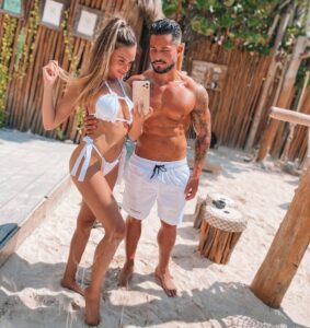 Arán de las Casas Instagram - 16YEARS👌🏽😍 @rosmeoficial