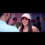 Arán de las Casas Instagram – Me la paso high 
Cuando pienso en ti 
Mira carajita lo que hago por ti 
El orgullo y toda esa vaina
Contigo perdi 
Por eso fue que 
En la madrugada te escribí 
Sonrió más desde que te conocí 
Tú me elevas la nota me sube’ el ki 
 Y es así no preguntes si me gusta 
Tú sabes que si 
Ayer te vi y ya quiero verte hoy 
Nadie te da como yo te doy 
Besándote hasta que salga el sol 

Porque eres mi favorita y ya 🫶🏼✨