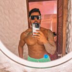 Arán de las Casas Instagram - escoger entre 100 fotos solo 10 está difícil , que hago con el resto ? 🥵 . @posadagalapagoslosroques .🏝️ @bluestarve 🛫