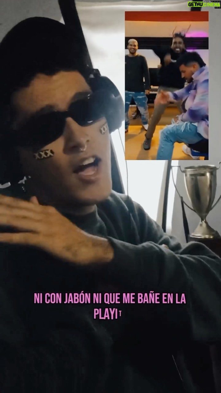Arán de las Casas Instagram - 🔥🔥🔥🔥 CUANTOS LIKE PARA EL? 🫶🏼✨ #MIFAVORITAMANIA USTEDES DECIDEN✨🫶🏼. Únete a #MiFavoritaMania que trae unos PREMIOS 🏆increíbles para los videos más creativos 🥇1er Lugar: 2 pasajes para Madrid (Ccs-Madrid / Madrid-Ccs ) con @aerolineasestelar 🛫 🥈2do Lugar: 1 IPHONE 15 128gb con @soytechno_ve 📱 🥉3er Lugar: Un día con tus 20 personas favoritas en @metroparkve 🎡 Solo debes seguir 2 PASOS: ⬇️⬇️ 1- Lúcete con tu video más creativo usando el audio oficial ```Mi Favorita 🫶🏻```AranOne ft Blackie&Lois ( trend oficial, coreografía , cover, MakeUp, Actuación, Arte, etc) 2- SEGUIR @aerolineasestelar @soytechno_ve @metroparkve @aranone @loispurity @blackieblk ¡Listo ya estás participando! 🎉 - IMPORTANTE debe ser contenido exclusivo creado para MiFavorita 🫶🏻 y colocar el HT #MiFavoritaMania - Postearemos en nuestro feed los mejores y más creativos y el público decidirá con sus votos dándole Like ❤️ a Su Favorit@🫶🏻✨( Así que activa a toda tu comunidad para que te apoyen) Los ganadores serán elegidos el domingo 10 de Marzo a las 6:00PM ⏰ No pierdas tiempo, participa ya y que comience #MiFavoritaMania 🫶🏻