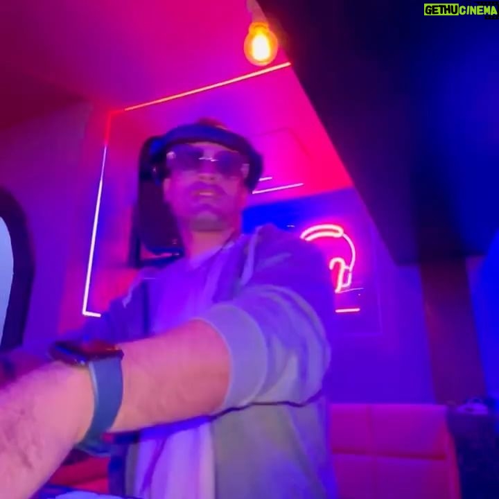 Arán de las Casas Instagram - Que duros @tonyromano__ @ronalddiblasi @djmoycez #MiFavorita 🫶🏼✨ están rompiendo muchachosssss , ey Djs actívense a mandar sus videos activando las rumbas que vamos a estarlos reposteando, y tenemos una sorpresa para ustedes 🫶🏼✨ @blackieblk @loispurity