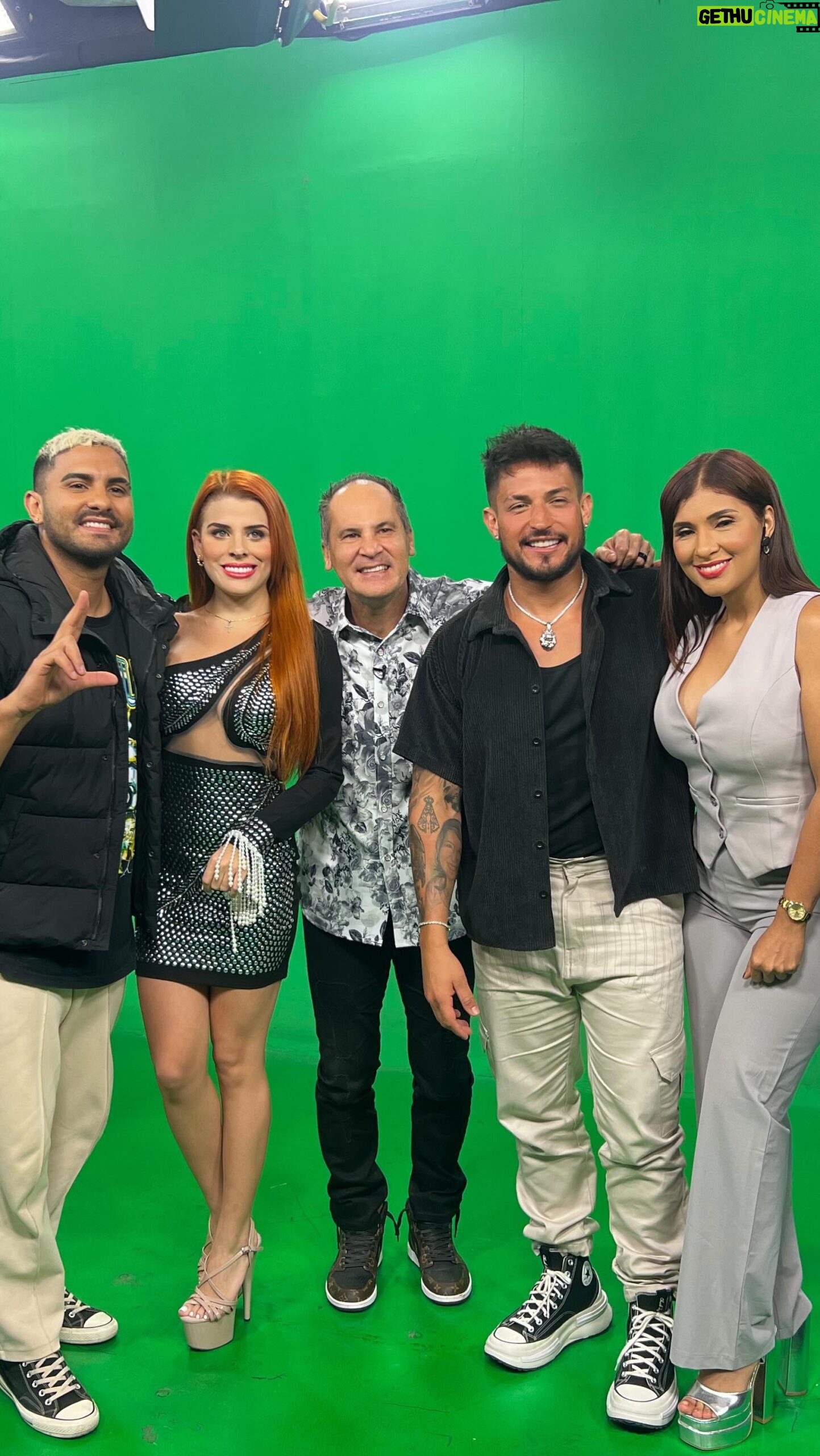 Arán de las Casas Instagram - Hoy comenzamos la nueva temporada de entrevistas con @tonycarrascoc con las mejores entrevistas deportivas y del espectáculo 🫶🏻 No se lo pueden perder por las pantallas de @canal_i a las 10:00 p.m ✨