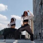 Arán de las Casas Instagram - CUANTOS LIKE PARA ELLAS ?🫶🏼✨ #MIFAVORITAMANIA USTEDES DECIDEN✨🫶🏼. Únete a #MiFavoritaMania que trae unos PREMIOS 🏆increíbles para los videos más creativos 🥇1er Lugar: 2 pasajes para Madrid (Ccs-Madrid / Madrid-Ccs ) con @aerolineasestelar 🛫 🥈2do Lugar: 1 IPHONE 15 128gb con @soytechno_ve 📱 🥉3er Lugar: Un día con tus 20 personas favoritas en @metroparkve 🎡 Solo debes seguir 2 PASOS: ⬇️⬇️ 1- Lúcete con tu video más creativo usando el audio oficial ```Mi Favorita 🫶🏻```AranOne ft Blackie&Lois ( trend oficial, coreografía , cover, MakeUp, Actuación, Arte, etc) 2- SEGUIR @aerolineasestelar @soytechno_ve @metroparkve @aranone @loispurity @blackieblk ¡Listo ya estás participando! 🎉 - IMPORTANTE debe ser contenido exclusivo creado para MiFavorita 🫶🏻 y colocar el HT #MiFavoritaMania - ⁠Postearemos en nuestro feed los mejores y más creativos y el público decidirá con sus votos dándole Like ❤️ a Su Favorit@🫶🏻✨( Así que activa a toda tu comunidad para que te apoyen) Los ganadores serán elegidos el domingo 10 de Marzo a las 6:00PM ⏰ No pierdas tiempo, participa ya y que comience #MiFavoritaMania