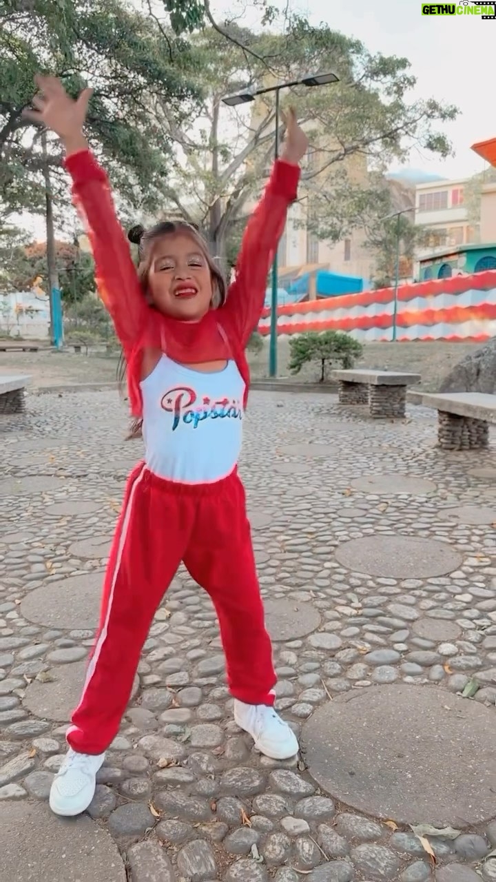 Arán de las Casas Instagram - CUANTOS LIKE PARA ELLA ? 😍🫶🏼✨ #MIFAVORITAMANIA USTEDES DECIDEN✨🫶🏼. Únete a #MiFavoritaMania que trae unos PREMIOS 🏆increíbles para los videos más creativos 🥇1er Lugar: 2 pasajes para Madrid (Ccs-Madrid / Madrid-Ccs ) con @aerolineasestelar 🛫 🥈2do Lugar: 1 IPHONE 15 128gb con @soytechno_ve 📱 🥉3er Lugar: Un día con tus 20 personas favoritas en @metroparkve 🎡 Solo debes seguir 2 PASOS: ⬇️⬇️ 1- Lúcete con tu video más creativo usando el audio oficial ```Mi Favorita 🫶🏻```AranOne ft Blackie&Lois ( trend oficial, coreografía , cover, MakeUp, Actuación, Arte, etc) 2- SEGUIR @aerolineasestelar @soytechno_ve @metroparkve @aranone @loispurity @blackieblk ¡Listo ya estás participando! 🎉 - IMPORTANTE debe ser contenido exclusivo creado para MiFavorita 🫶🏻 y colocar el HT #MiFavoritaMania - Postearemos en nuestro feed los mejores y más creativos y el público decidirá con sus votos dándole Like ❤️ a Su Favorit@🫶🏻✨( Así que activa a toda tu comunidad para que te apoyen) Los ganadores serán elegidos el domingo 10 de Marzo a las 6:00PM ⏰ No pierdas tiempo, participa ya y que comience #MiFavoritaMania