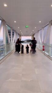 Arán de las Casas Instagram - Y después de 3 años nos pudimos reunir con nuestra familia en Chile ❤️ Directo de Caracas a Santiago de Chile con @aerolineasestelar Quien creen que se emocionó más??