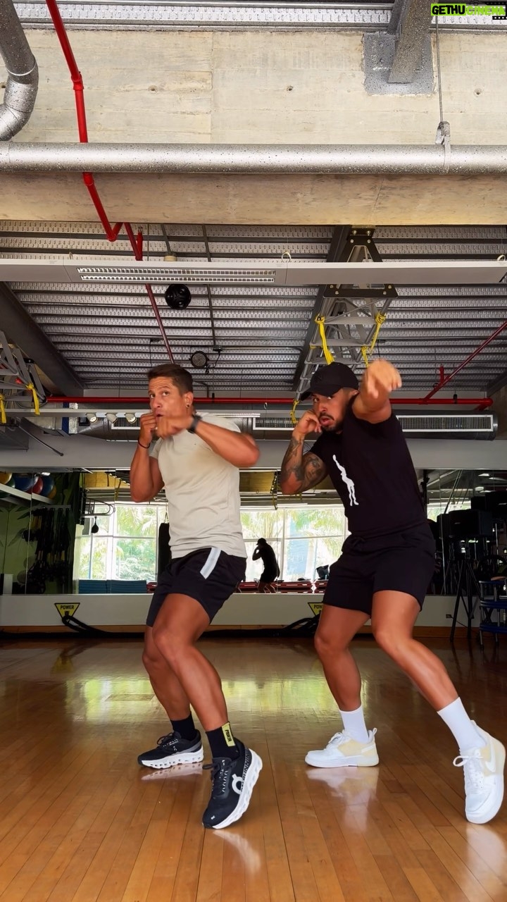 Arán de las Casas Instagram - Los días feriados también se entrena 🔥🥊 @alex_mayorca 🥊🔥