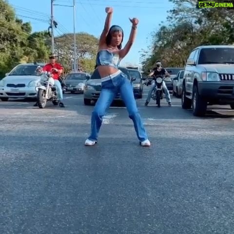 Arán de las Casas Instagram - CUANTOS LIKE PARA ELLA ? 😍🫶🏼✨ #MIFAVORITAMANIA USTEDES DECIDEN✨🫶🏼. Únete a #MiFavoritaMania que trae unos PREMIOS 🏆increíbles para los videos más creativos 🥇1er Lugar: 2 pasajes para Madrid (Ccs-Madrid / Madrid-Ccs ) con @aerolineasestelar 🛫 🥈2do Lugar: 1 IPHONE 15 128gb con @soytechno_ve 📱 🥉3er Lugar: Un día con tus 20 personas favoritas en @metroparkve 🎡 Solo debes seguir 2 PASOS: ⬇️⬇️ 1- Lúcete con tu video más creativo usando el audio oficial ```Mi Favorita 🫶🏻```AranOne ft Blackie&Lois ( trend oficial, coreografía , cover, MakeUp, Actuación, Arte, etc) 2- SEGUIR @aerolineasestelar @soytechno_ve @metroparkve @aranone @loispurity @blackieblk ¡Listo ya estás participando! 🎉 - IMPORTANTE debe ser contenido exclusivo creado para MiFavorita 🫶🏻 y colocar el HT #MiFavoritaMania - Postearemos en nuestro feed los mejores y más creativos y el público decidirá con sus votos dándole Like ❤️ a Su Favorit@🫶🏻✨( Así que activa a toda tu comunidad para que te apoyen) Los ganadores serán elegidos el domingo 10 de Marzo a las 6:00PM ⏰ No pierdas tiempo, participa ya y que comience #MiFavoritaMani
