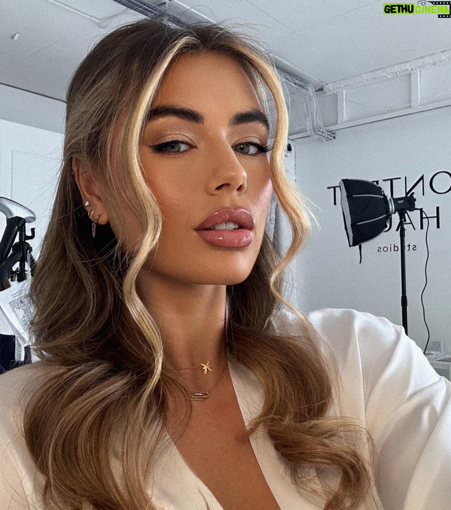 Arabella Chi Instagram - Another amazing shoot day with @sayitwith__ Keep your eyes peeled for our next shoot ... it's a big one 👀 🤫 guess the location in the comments below whoever gets the answer right first wins a piece from the collection ✨