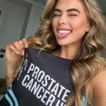 Arabella Chi Instagram - T - minus 1 day 🏃🏼‍♀️ link to donate is on my story's 🙏🏽 I’m privileged to be taking on the @londonlandmarkshalf marathon this Sunday for @ProstateCancerUK A charity very close to my heart ❤️ my dad and uncle had prostate cancer and luckily, they caught it early and are now both fine. Early diagnosis is crucial.